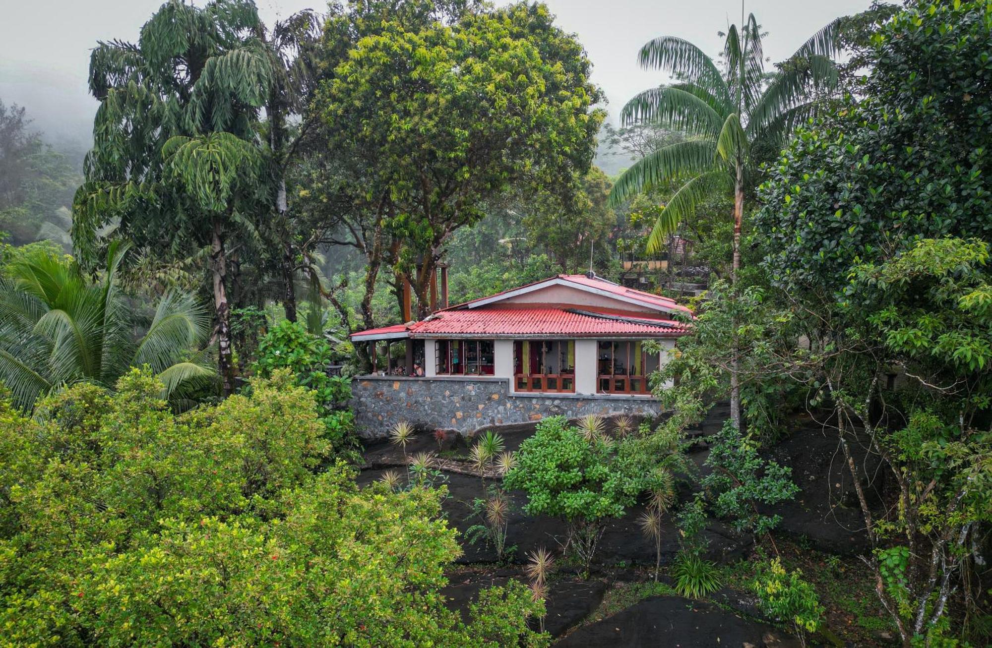 Singharaja Garden Agro Eco Lodge Pelawatta  Exteriör bild